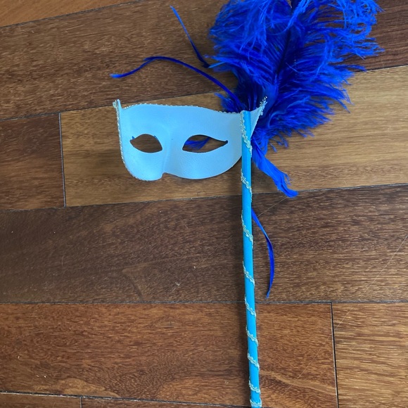 Masquerade Mask - Picture 4 of 5
